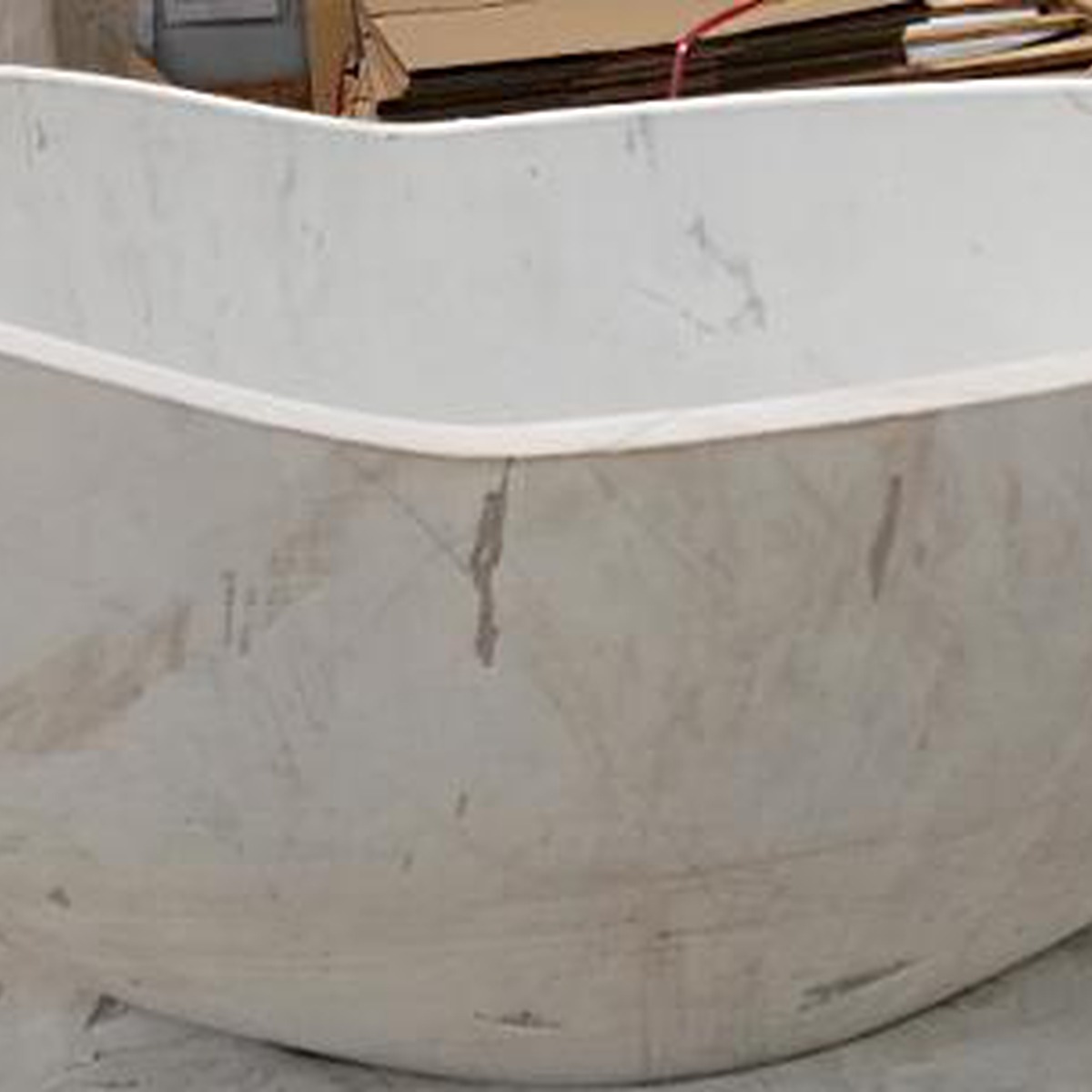 Golden Silk White Bathtub